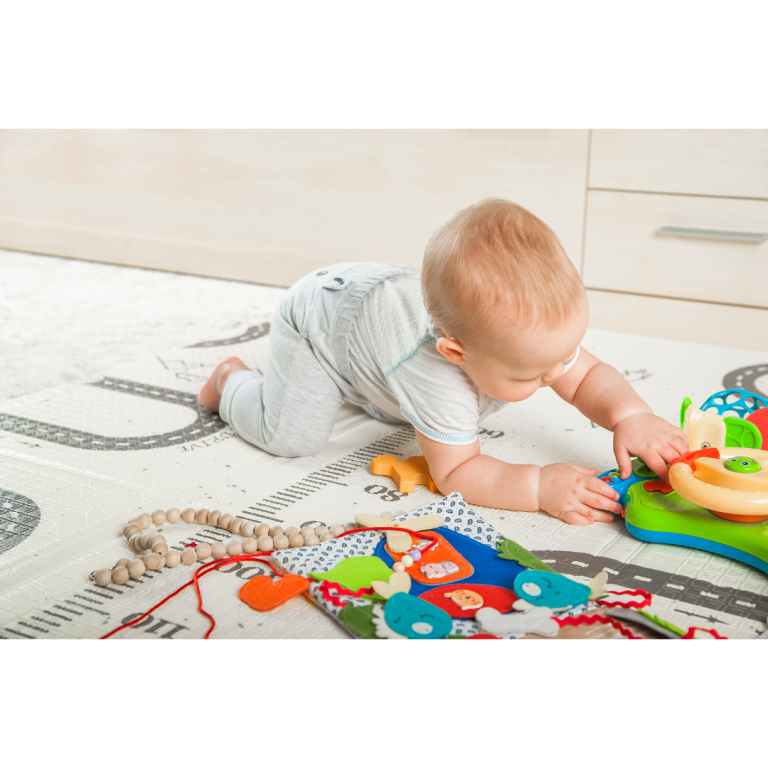 Portada de ¿Es bueno dejar al bebé en el parque de juego?